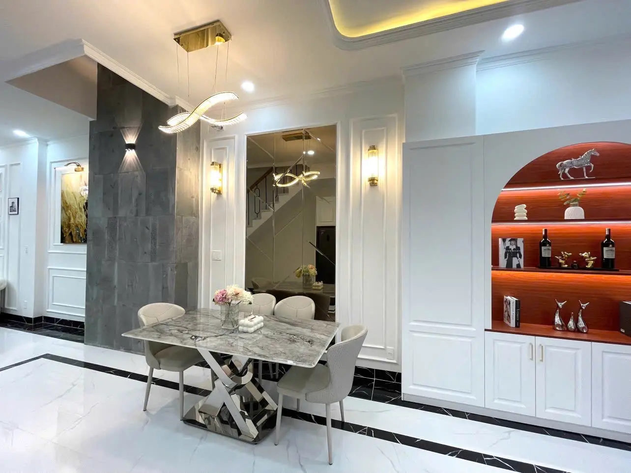 NHÀ 3 TẦNG PHONG CÁCH TÂN CỔ ĐIỂN KHU TĐC ĐẤT LÀNH