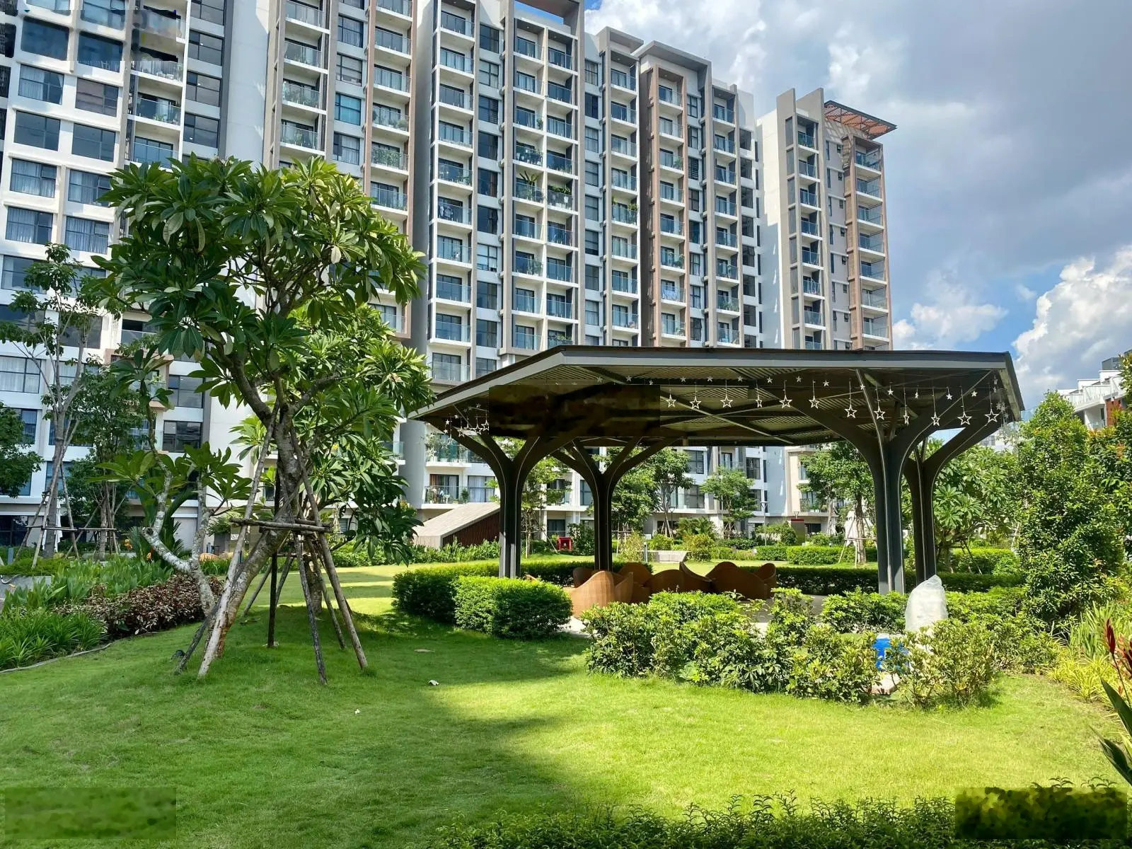 Bán căn Brilliant 112m2 giá chỉ 6.3 tỷ hướng mát view CV, đang có HĐ thuê - Cẩm Tươi - NV CĐT