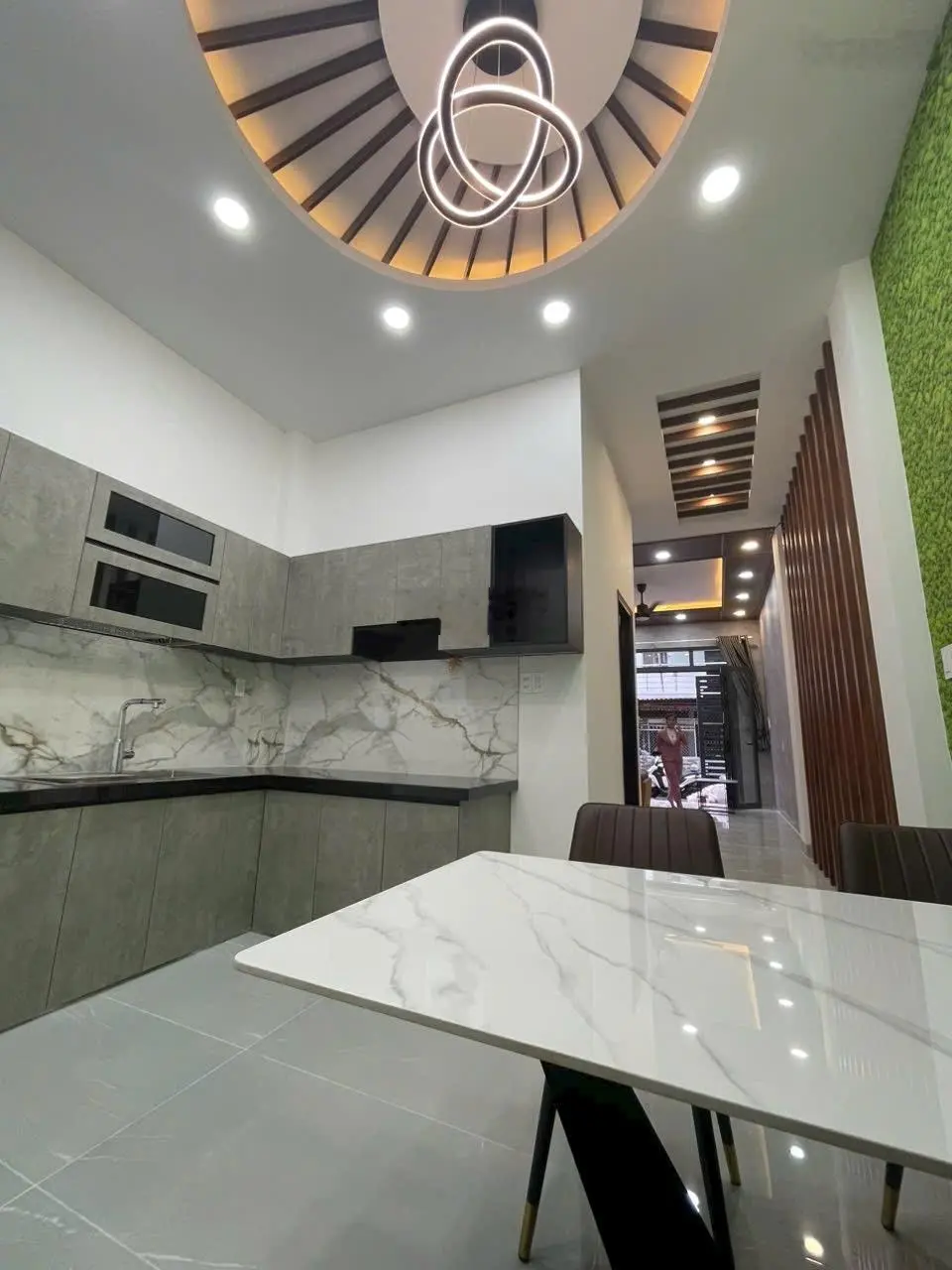 - Bán nhà hẻm 4m Tô Hiệu, P. Tân Thới Hoà, Q. Tân Phú, DT: 4x12m, 2 lầu, sân thượng, giá 6.55 tỷ TL