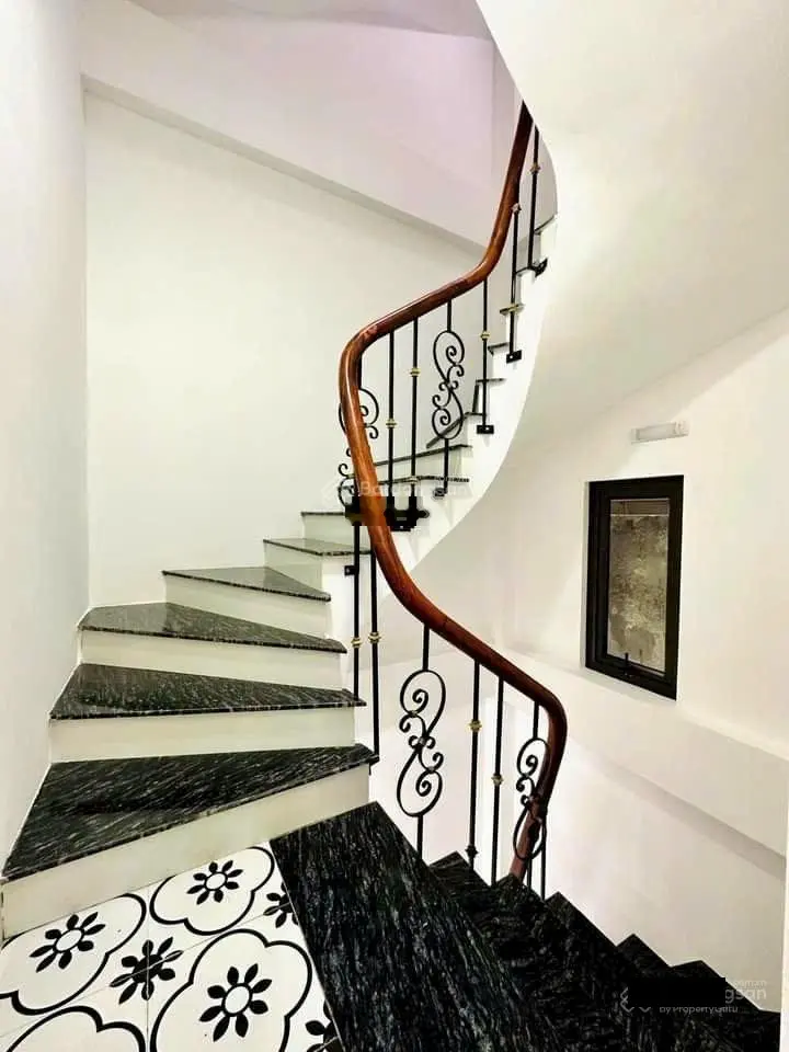 Thông số hoa hậu -ngọc thuỵ long biên -đường 3 ô tô tránh có vỉa hè - gần trường học - dt 78 m2