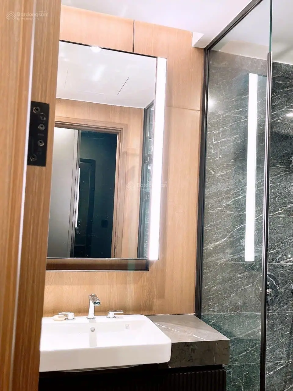 Chủ nhà cần tiền bán gấp căn 3PN Lumiere Riverside view sông tầng bao đẹp giá 12 tỷ. LH 0902 896 ***