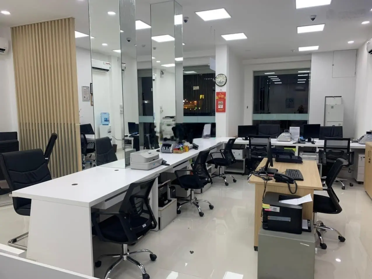 Mặt tiền lô góc đường Nguyễn Sơn 172m2. 6 tầng - cho ngân hàng thuê 120 triệu/tháng, 55 tỷ TL