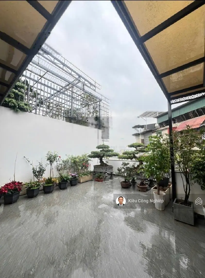 Bán nhà đẹp phố Kim Đồng DT 145m2, MT 12m, gara, thang máy, ở sướng
