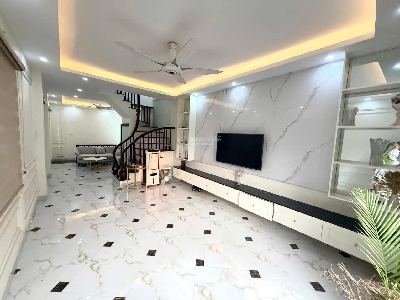 Bán nhà Đại Mỗ ô tô đỗ cửa 5 tầng 6 ngủ 6,5 tỷ