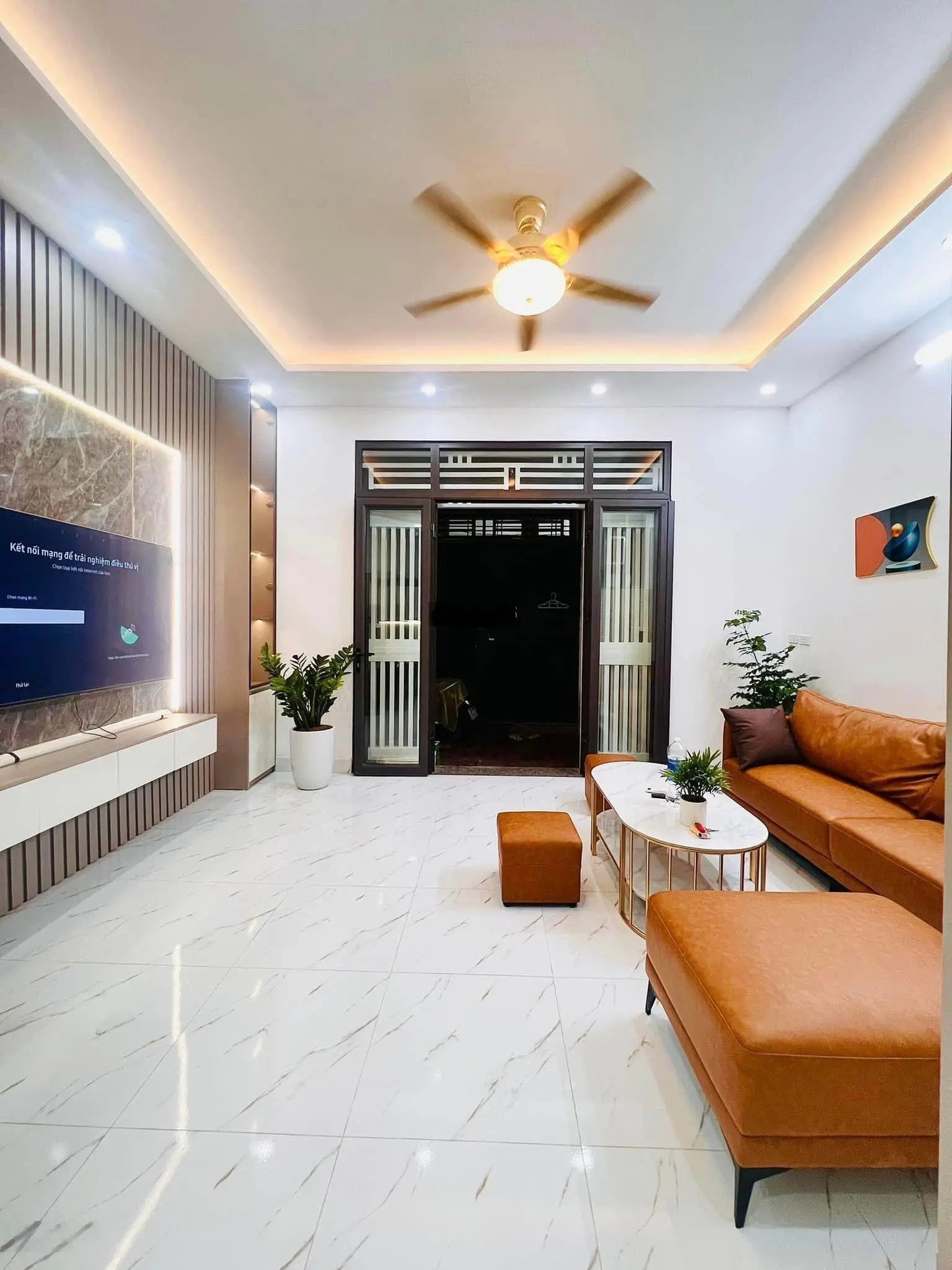Bán nhà Thạch Bàn, Long Biên 30mx5tầng lô góc, oto giá 5,1tỷ, gần chợ, chung cư, công viên cây xanh