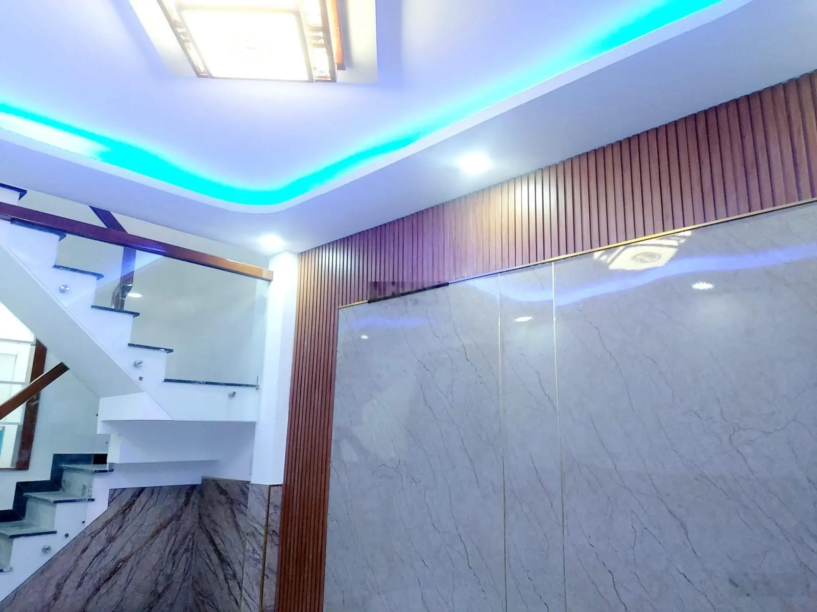 Kẹt tiền bán gấp! Nhà 48m2, Giá 1 tỷ 588 gần công viên Tầm Vu, Bình Thạnh. Hẻm oto, thông,SHR