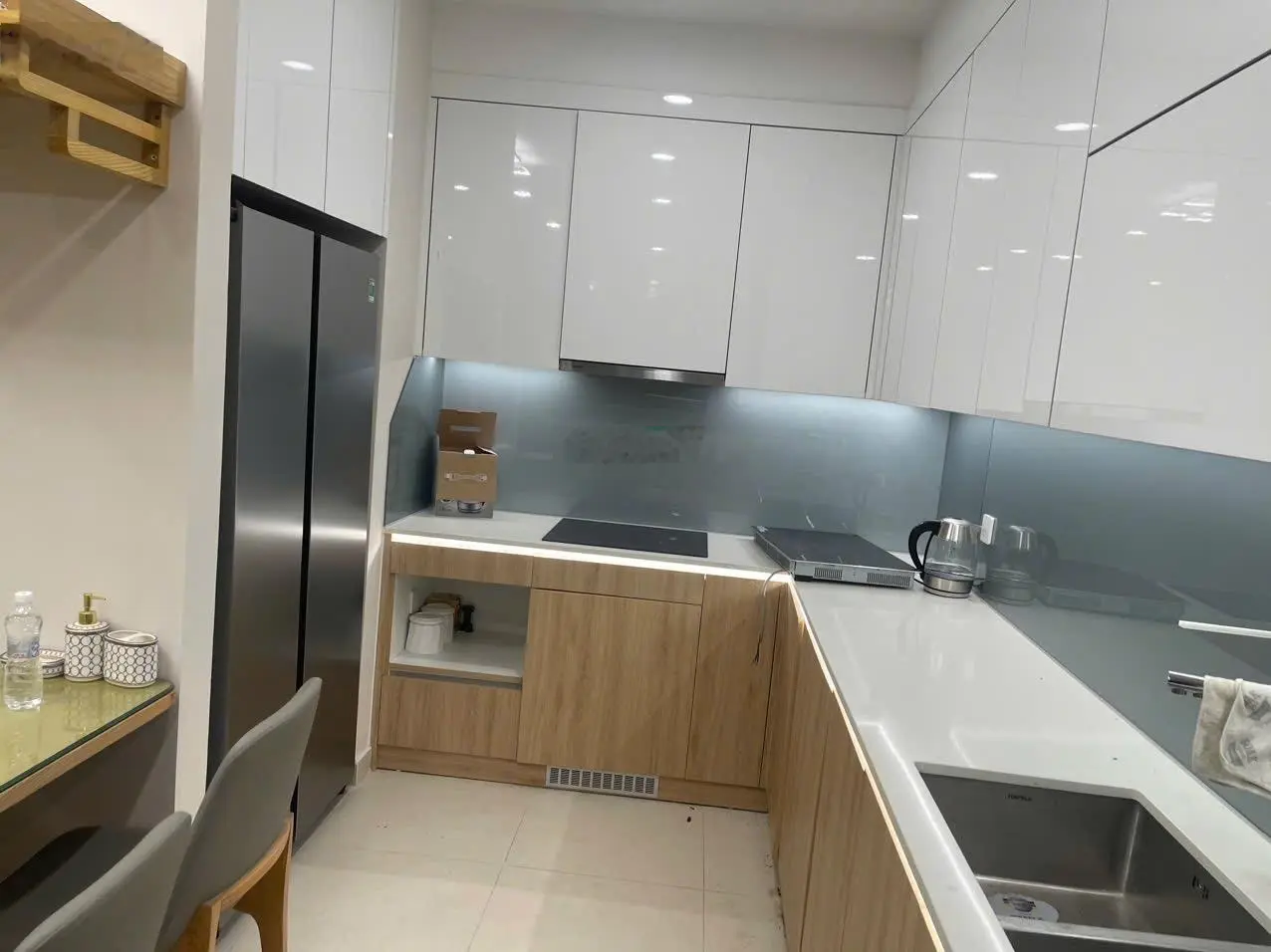 Bán gấp căn hộ chung cư the zei mỹ đình, giá chỉ 9.6 tỷ, 104m2, 3pn, full đồ, full phí.