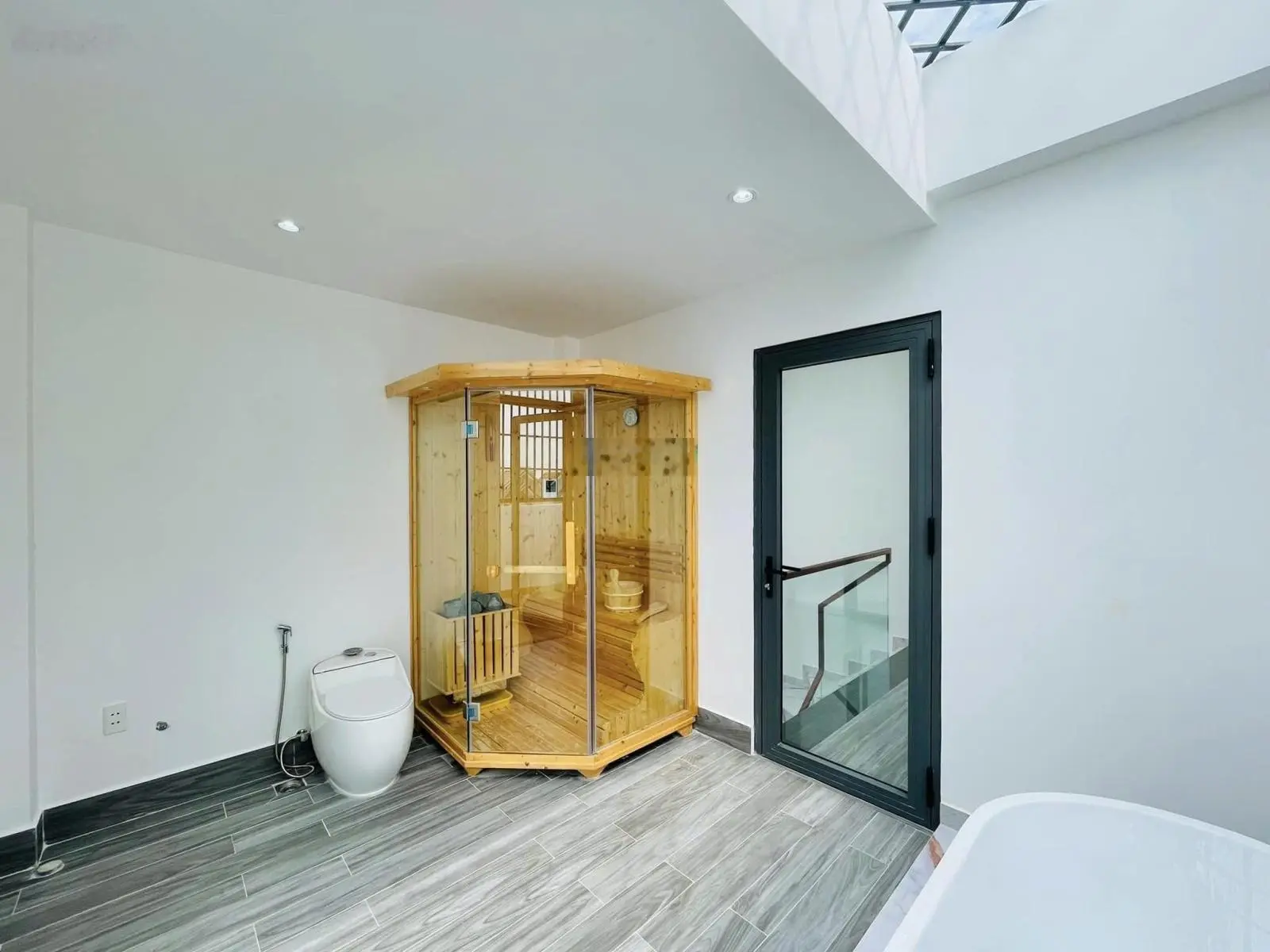 Kẹt tiền, tôi bán nhà ở Trần Khánh Dư - Quận1 kế bên chợ Tân Định, cho thuê 35triệu. Giá 3tỷ6/62m2