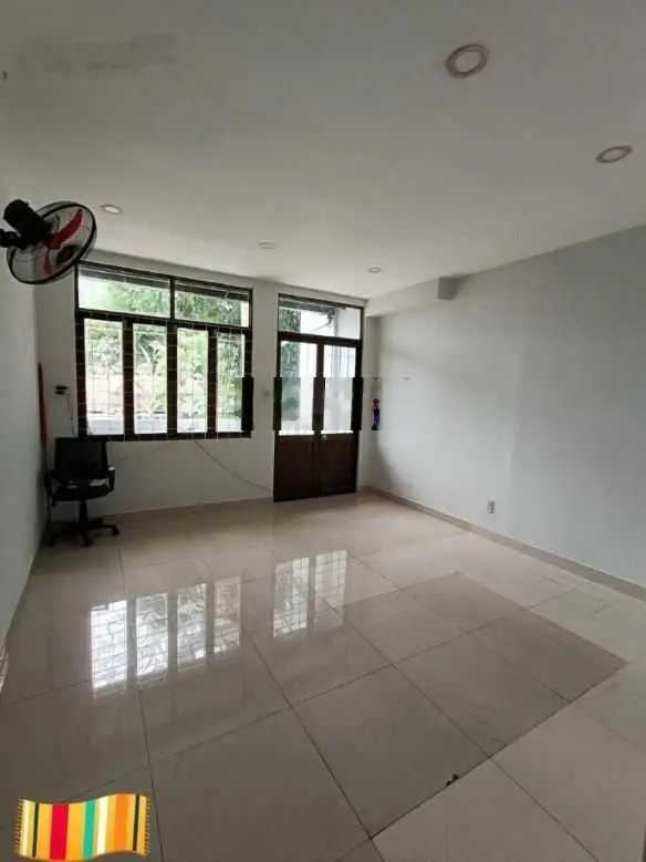 Bán nhà giảm giá mặt tiền quận Phú Nhuận gần sân bay Tân Sơn Nhất 70 m2, 18 tỷ 600