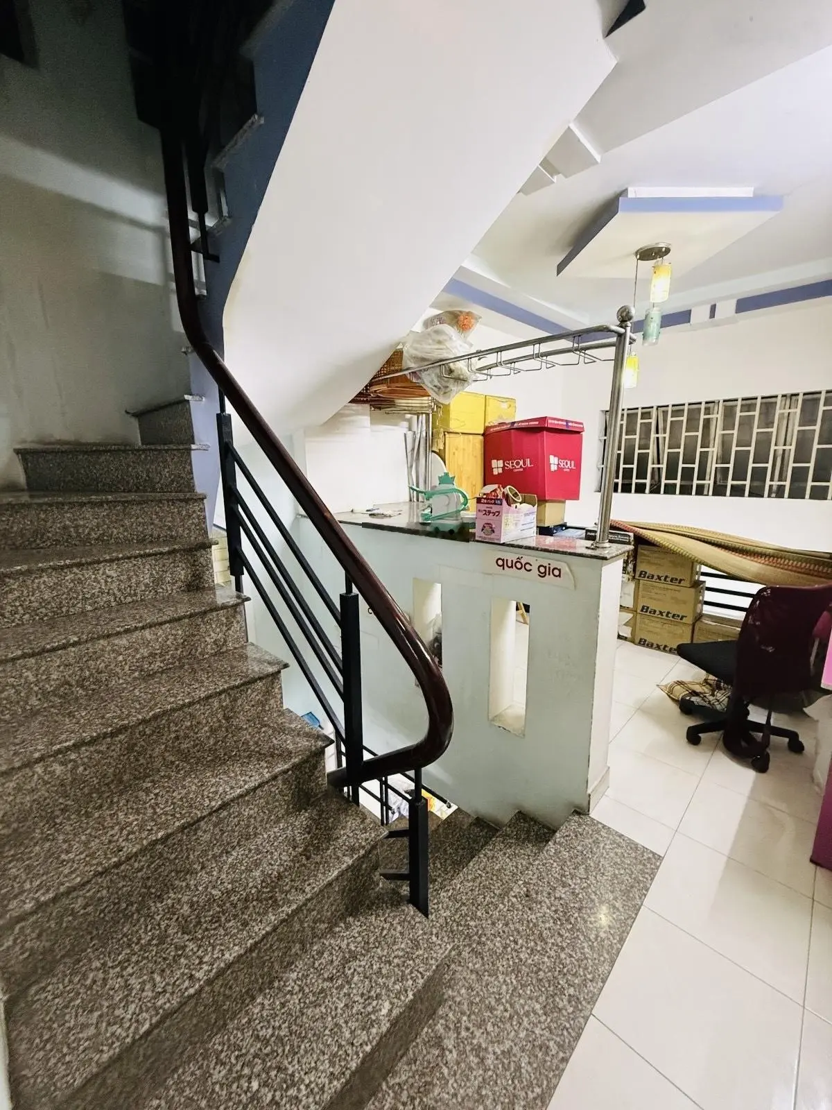 Q.6 cách hxh vài bước - 30m ra mt đường lớn. nhà 3 tầng - dt 35m hẻm trước nhà 4m gần chợ phú lâm.