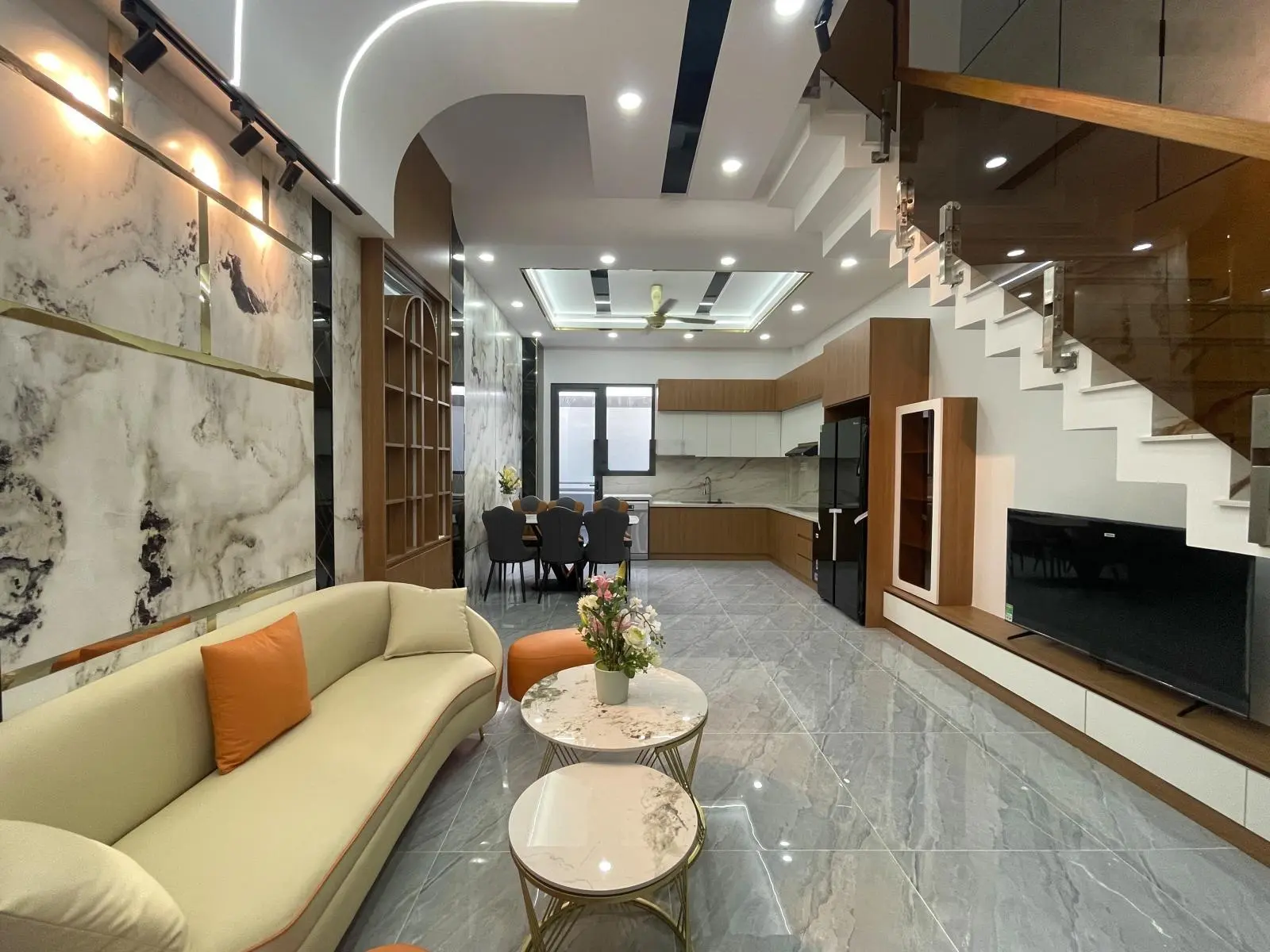 Hot: nhà mới 4 tầng full nội thất cao cấp, ô tô ngủ trong nhà ngay đường linh đông - gần vành đai 2