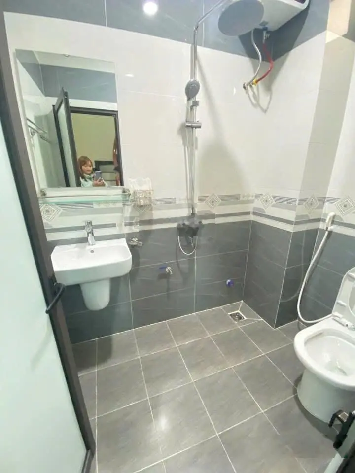 Bán căn nhà dân xây dựng riêng biệt. Thiết kế 4 tầng hiện đại - ngay KDT Kim Chung giá hơn 4 tỷ