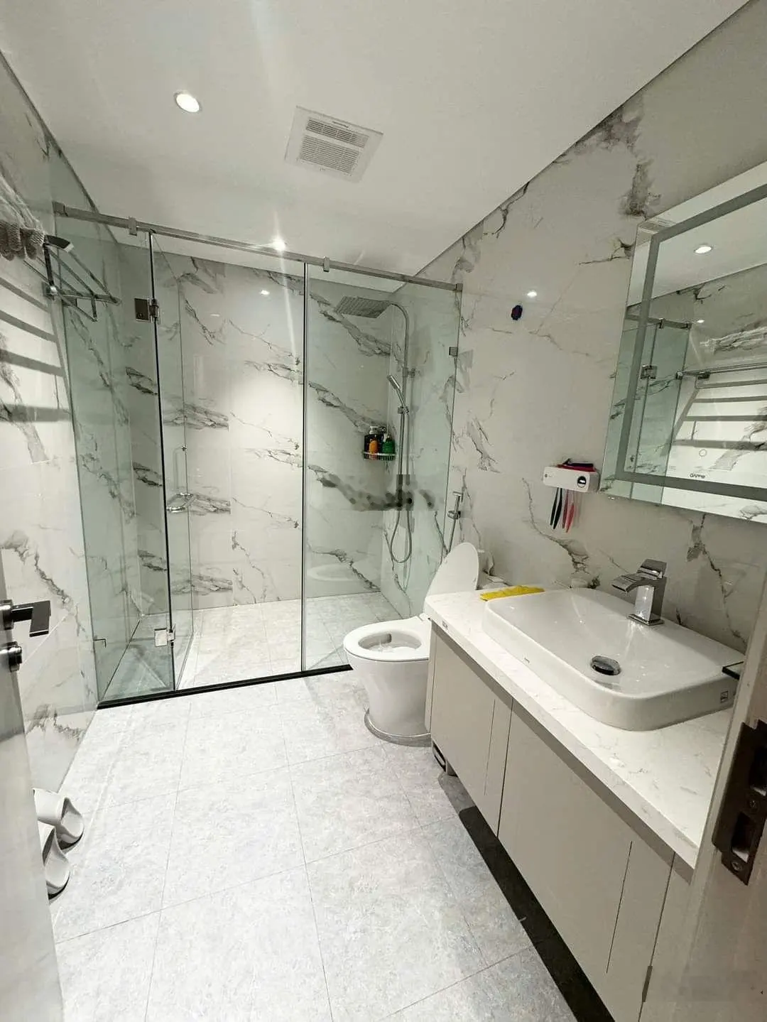 Bán gấp căn hộ chung cư cao cấp 93 Lò Đúc giảm sốc 500 triệu 185m gồm PK, 3PN, 2Wc Giá 14.3 tỷ