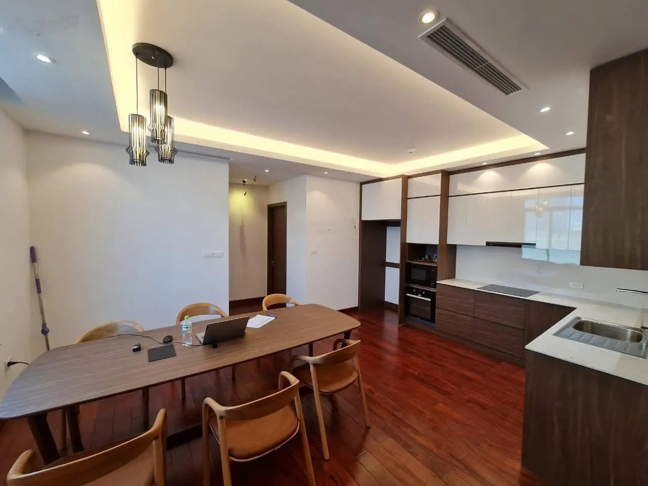 Bán nhà mặt phố 118 tỷ, 216m2, 9PN, 9WC, Thang Máy tại Hoàng Cầu, Đống Đa, Hà Nội, mặt tiền 10,5m,