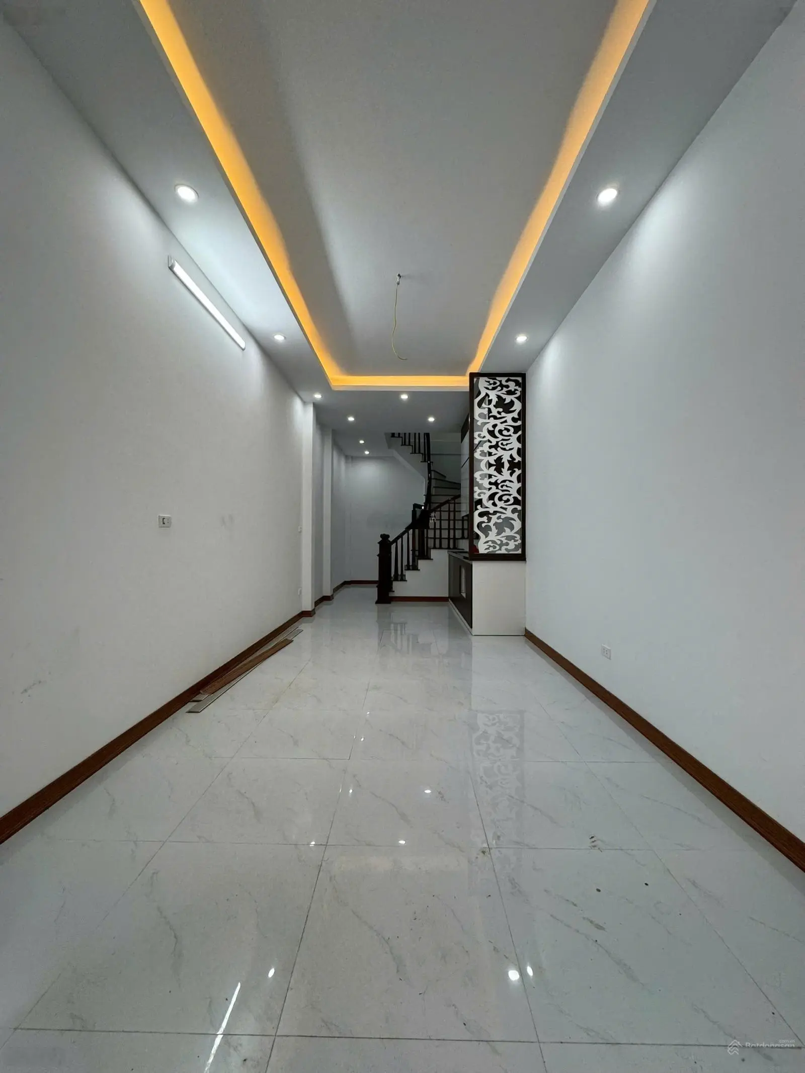Nhỉnh 3 tỷ có nhà 5t*35m2 ở luôn, ngõ rộng ô tô đỗ cửa, ngay mặt đường lớn.ra trường phenika chỉ 3p