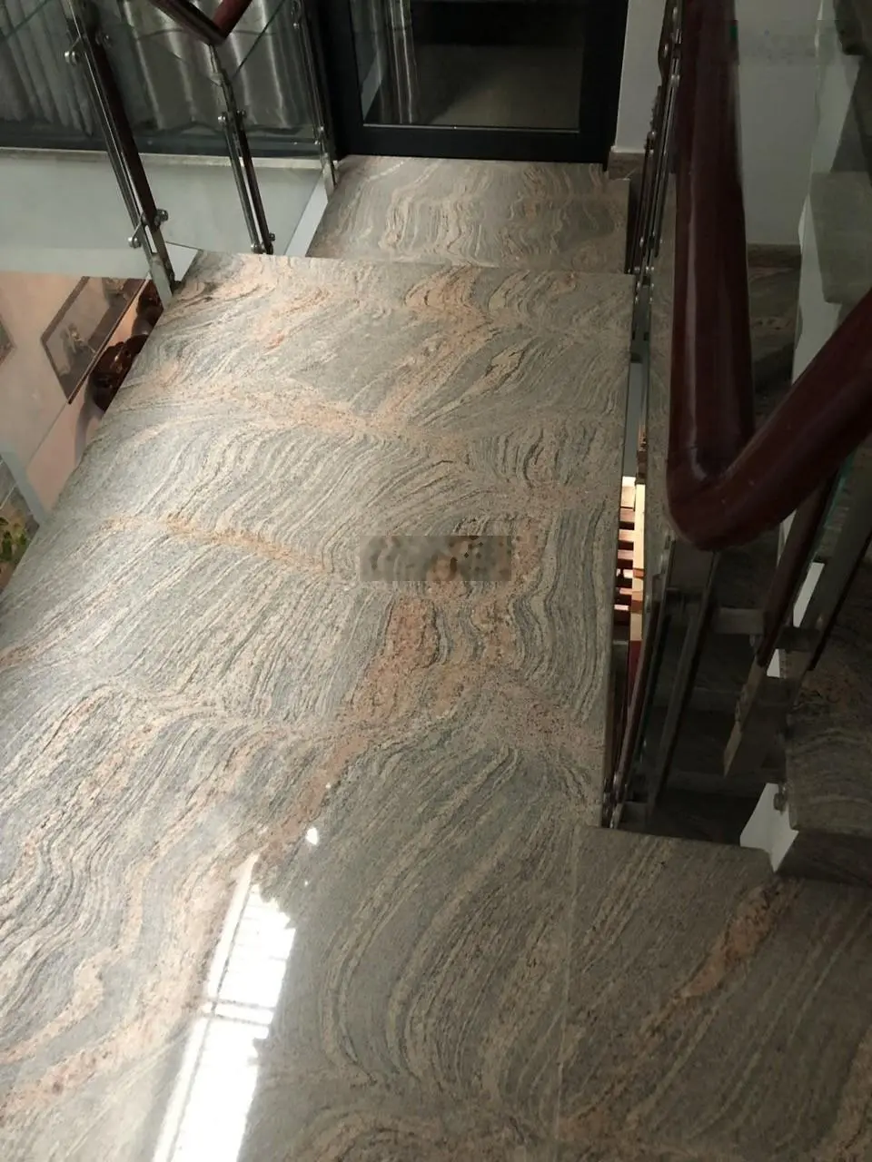 Bán nhà DT: 5.4x17m / 91.3m2/ 3 tầng / Gía 12.5 tỷ TL ngay ngã tư Hồng Hà - Bạch Đằng