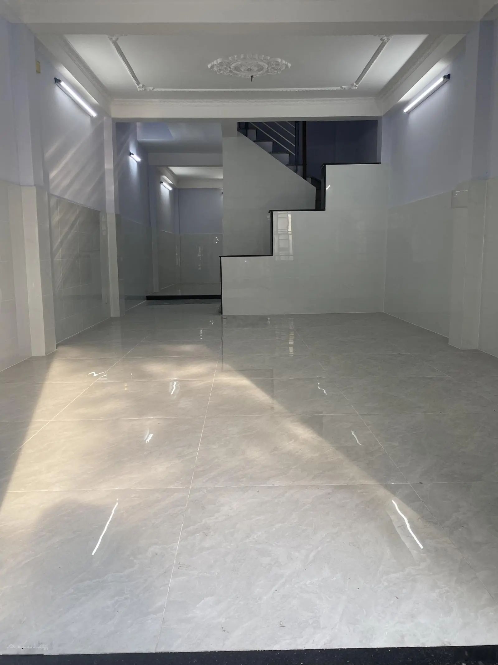 Bán Nhà Riêng đẹp tại Quốc Lộ 13, 5,6 tỷ, 57,3m2, 3PN, 3WC, hướng Tây Bắc