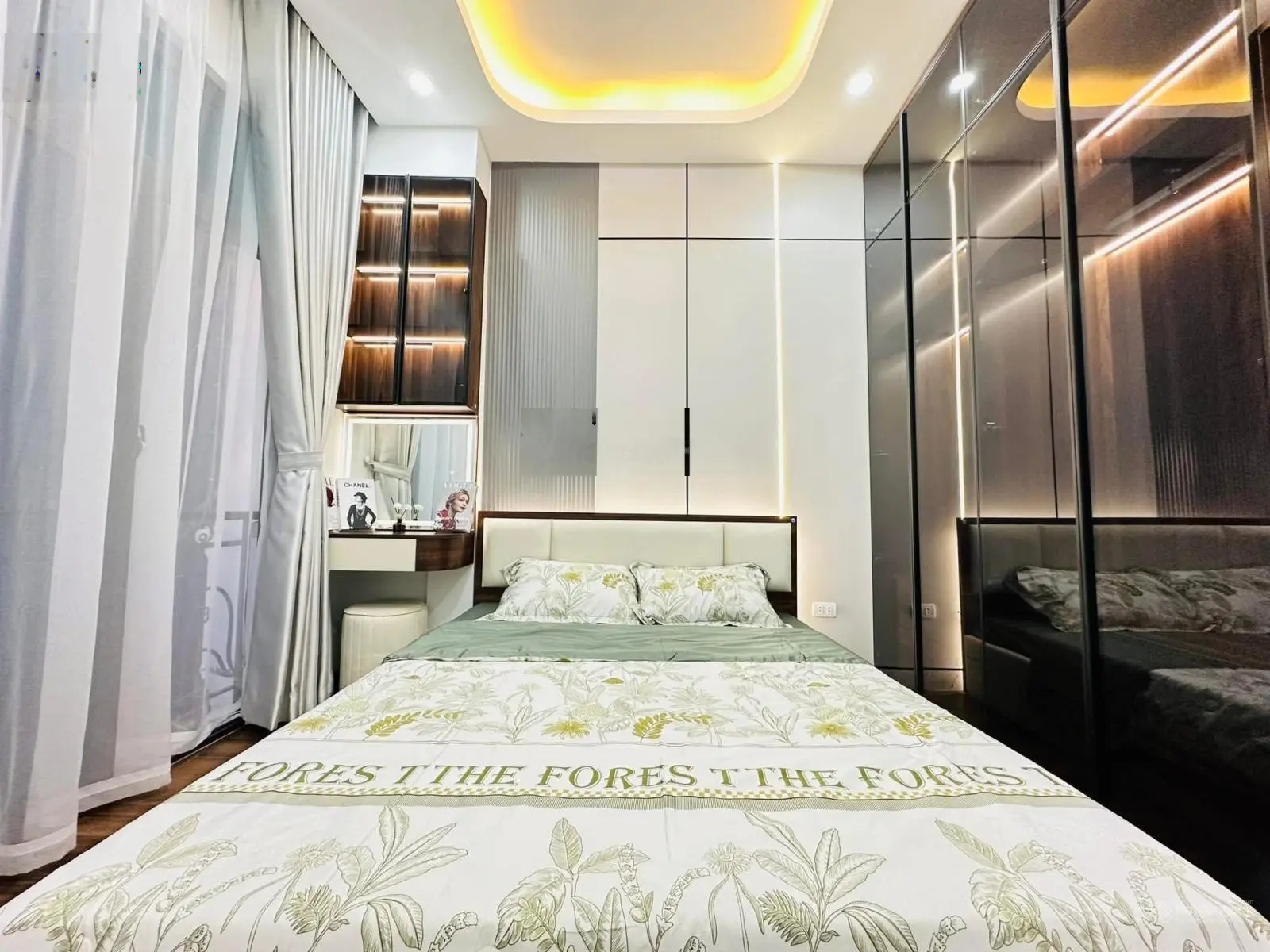 Đường Láng. Nhà đẹp, thoáng, ngõ thông, 15m ra ô tô tránh, 50m ra phố