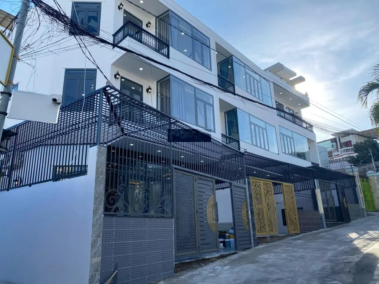 Gởi ae bán gúp 3 căn nhà mới đúc mới tinh mặt tiền đường mai an tiêm phường vĩnh phước hh 70tr/ căn
