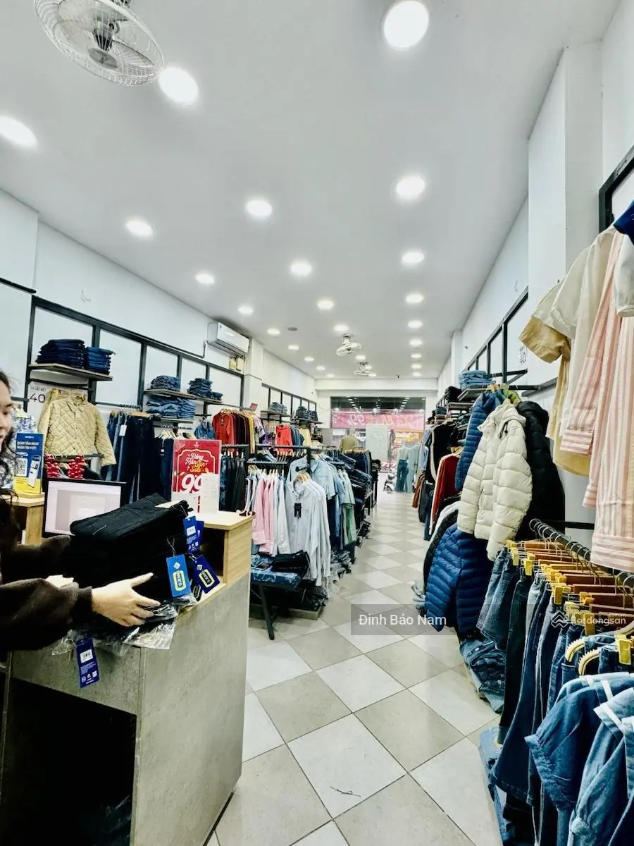 Mặt phố lạc long quân 71m 6 tầng ô chờ thang máy vỉa hè kinh doanh sầm uất sổ đỏ dòng tiền 45tr