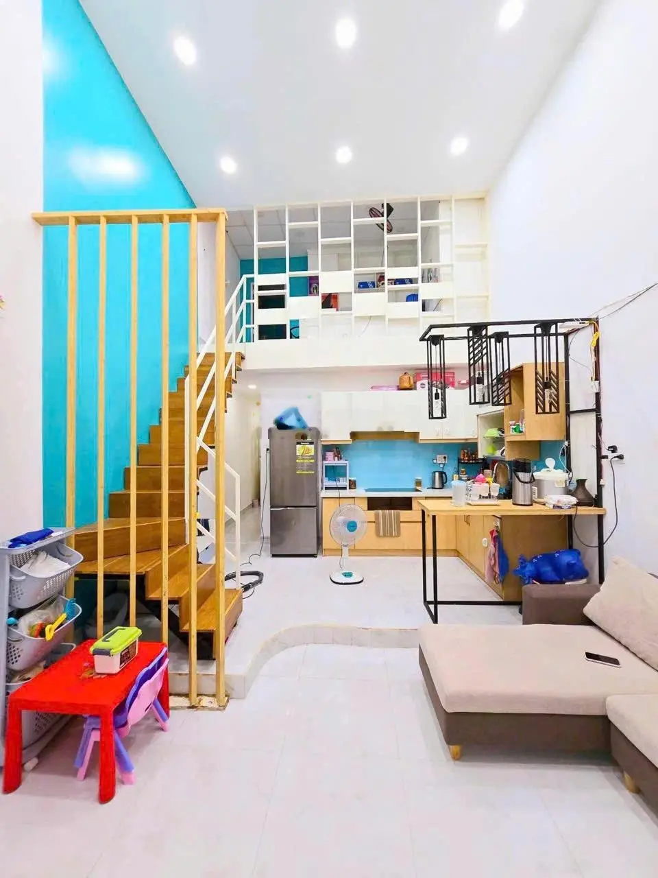 Nhà đẹp tặng full nội thất - DT 56.9m2 - 2 PN & 2wc hẻm xe hơi - giá chỉ 3 tỷ 550 còn thương lượng