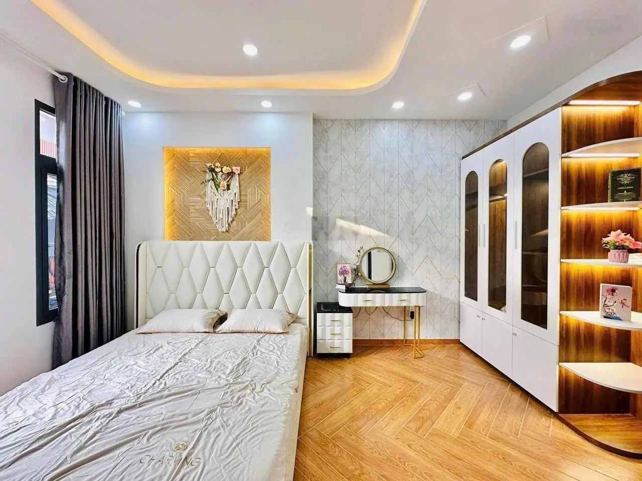 Chú Sáu bán nhà 40m2 Lê Hồng Phong,Q5 xây 3 lầu giá 2tỷ990.Gần bệnh viện Nhiệt Đới.Cho thuê 10tr
