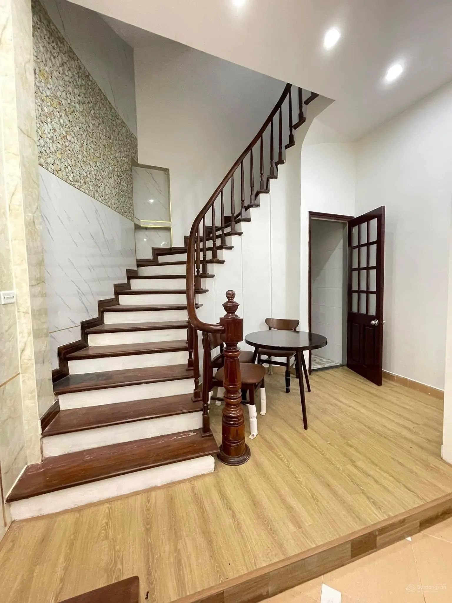 LÕI ĐỐNG ĐA - 3 BƯỚC RA MẶT PHỐ - TRƯỚC NHÀ SÂN ĐỂ XE RỘNG - NHÀ MỚI ĐẸP FULL NỘI THẤT
