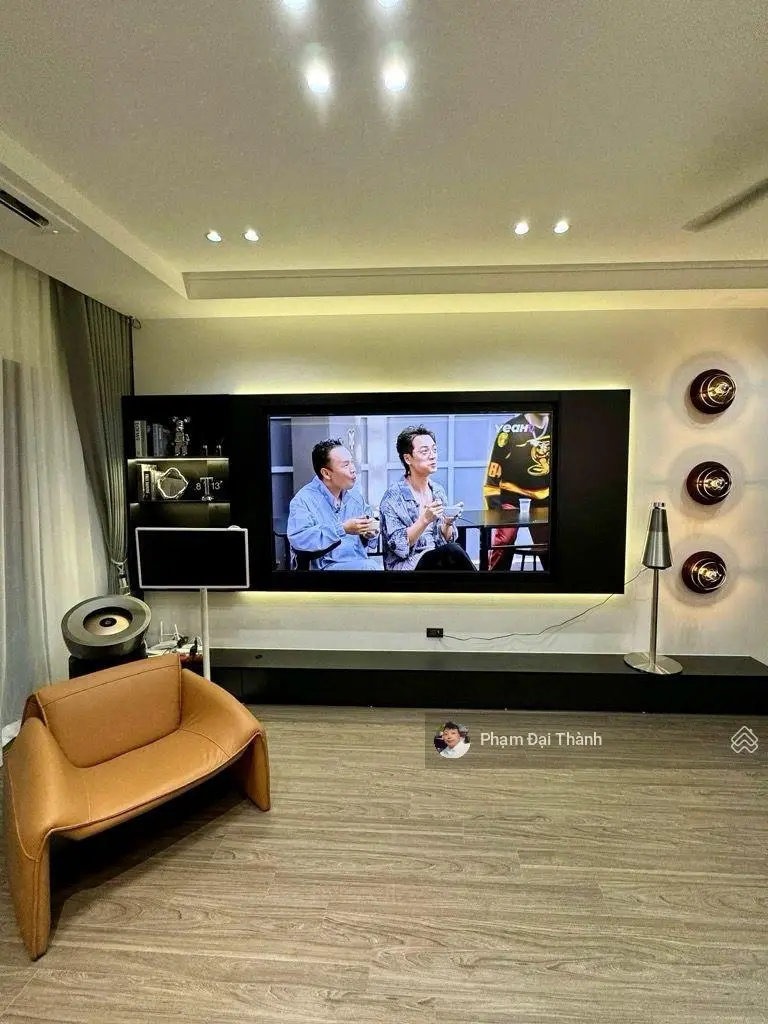 Bán gấp nhà 5 tầng Ngọc Lâm, DT 48M2, full nội thất tiền tỷ, ô tô vào nhà, giá chỉ 9.8 tỷ!