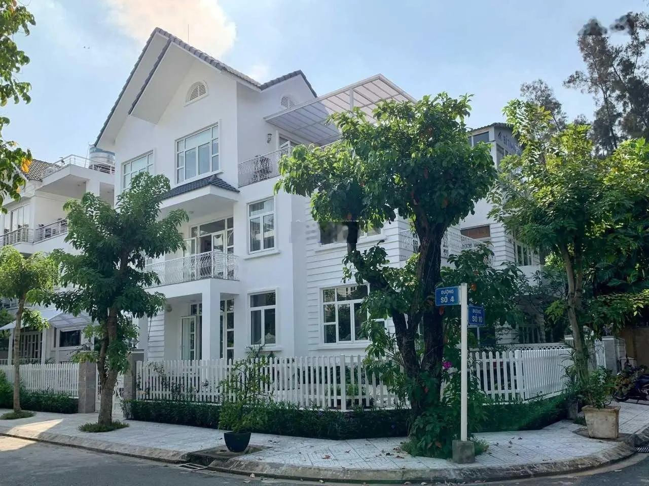 Sang Mỹ định cư cần bán gấp căn biệt thự góc tâm huyết 365m2 view sông giá chỉ 34 tỷ
