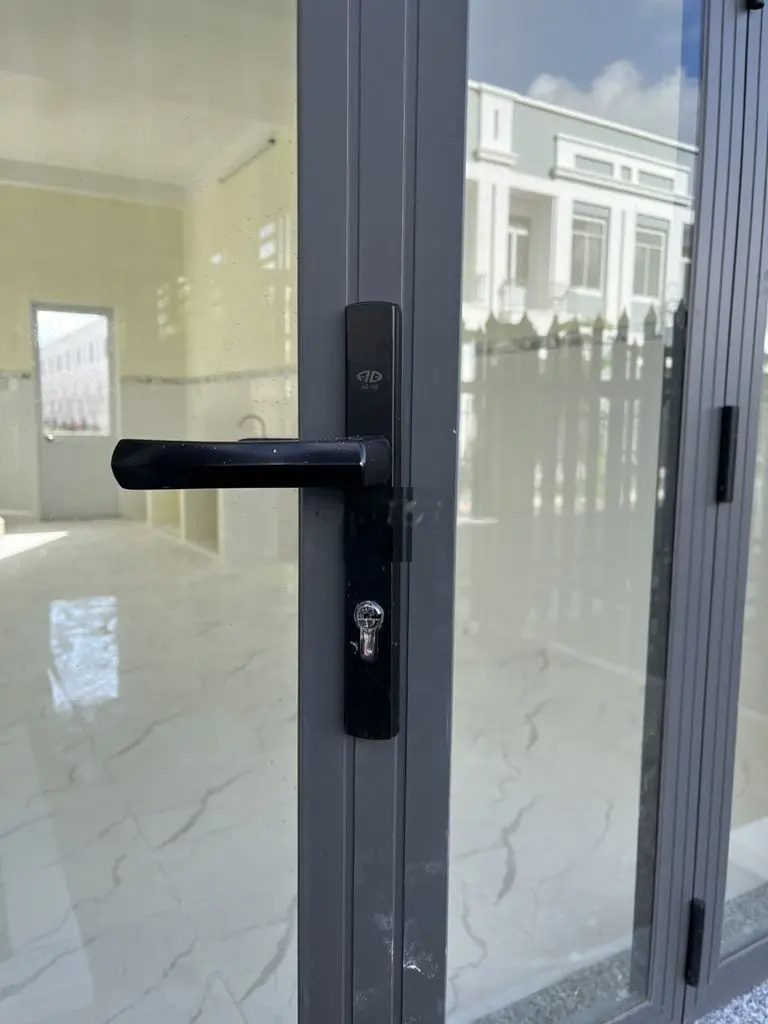 Nhà mặt tiền có vật tư cao cấp - cách khu công nghiệp 5 phút