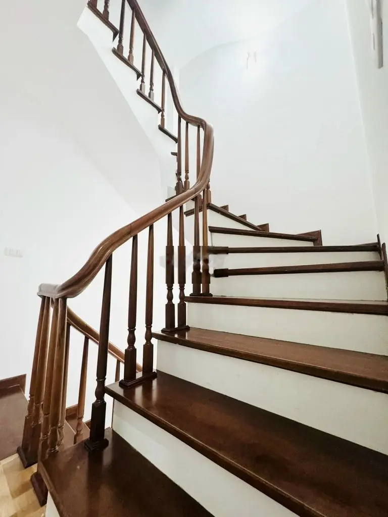 Chính chủ gửi bán nhà riêng ngõ 12 Hàm Nghi, dt 39mx6 tầng,lh ms Trang
