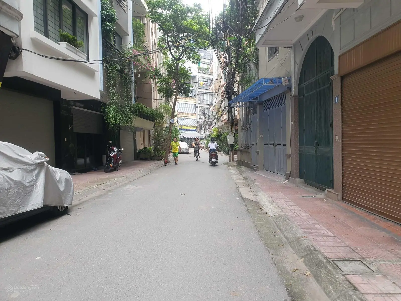Tôi cần bán gấp đất tại Văn Quán - Hà Đông. DT 60m2, MT 4m, 3 thoáng, giá 10,2 tỷ
