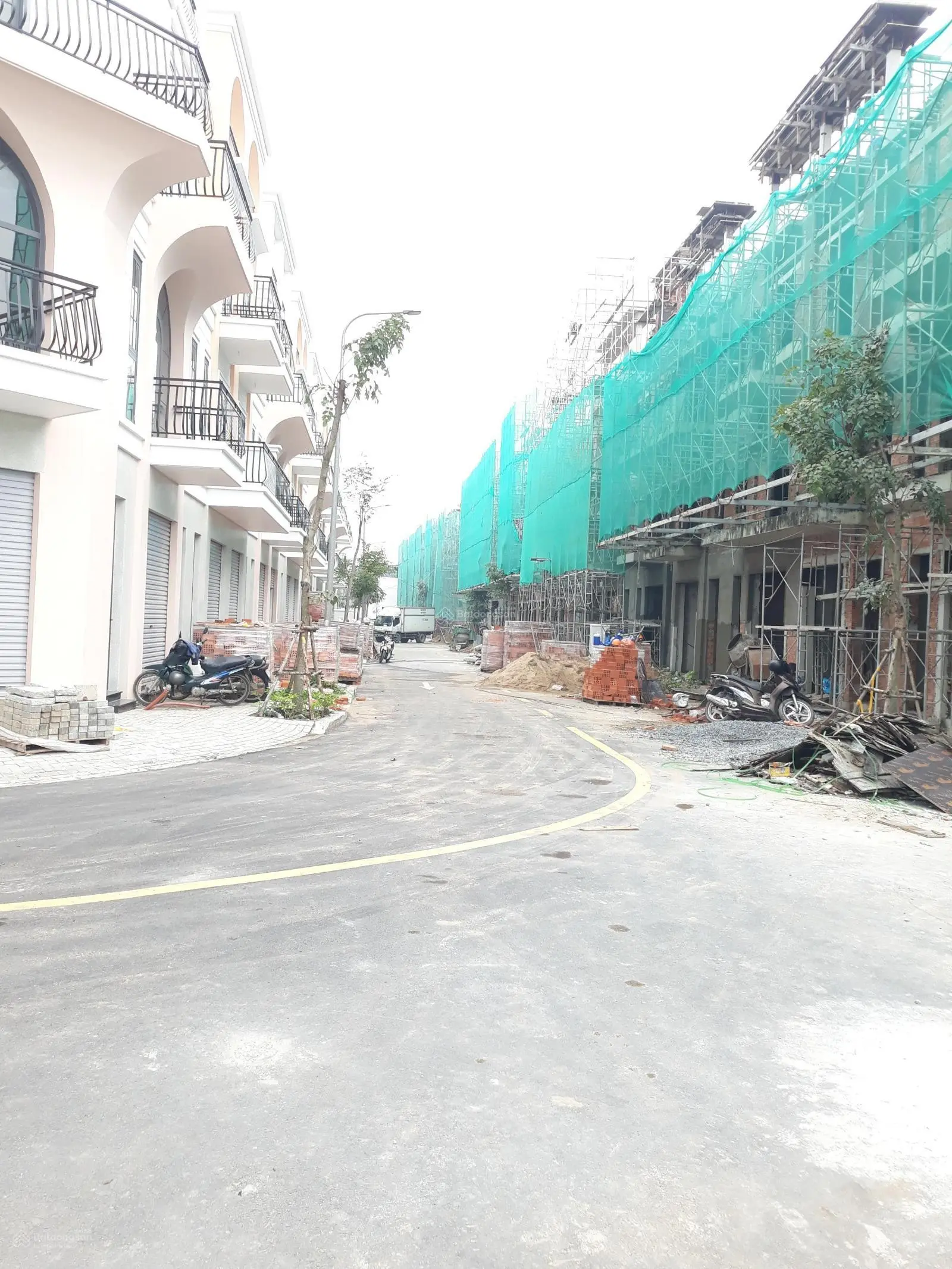 Bán nhà 182.24m2. Sổ hồng chính chủ. Alo: 028.66.848.848