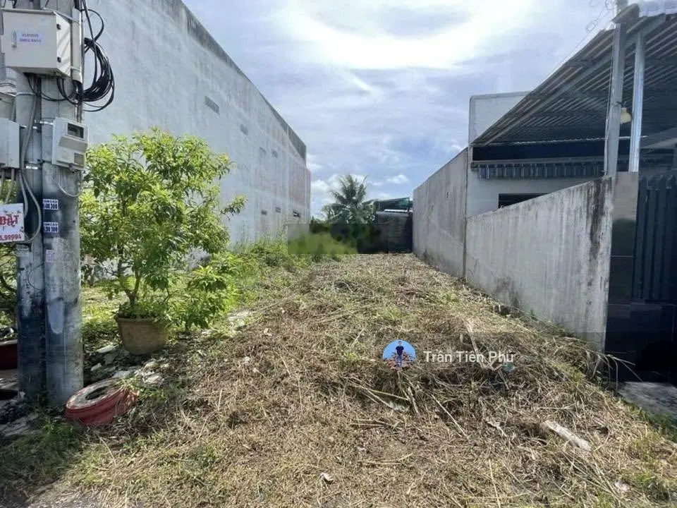 Cần bán đất. Đường 30/4. TT. Chợ Lách, Bến Tre. 120m2. Sổ Sẵn. LH. 0934 022 ***. Phú