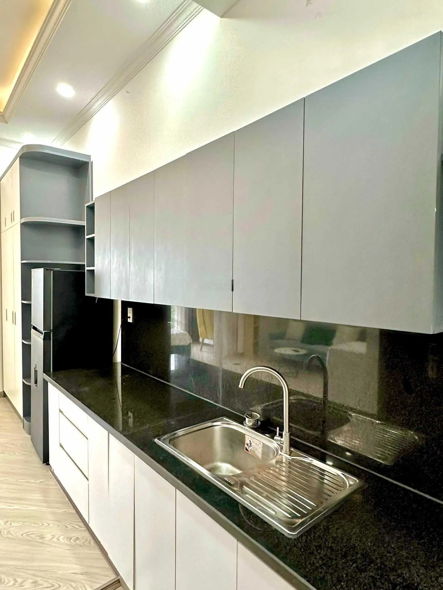 The Sun Avenue Q2 - bán studio đầy đủ nội thất như hình chỉ 2.020 tỷ bao thuế phí. Có hỗ trợ vay
