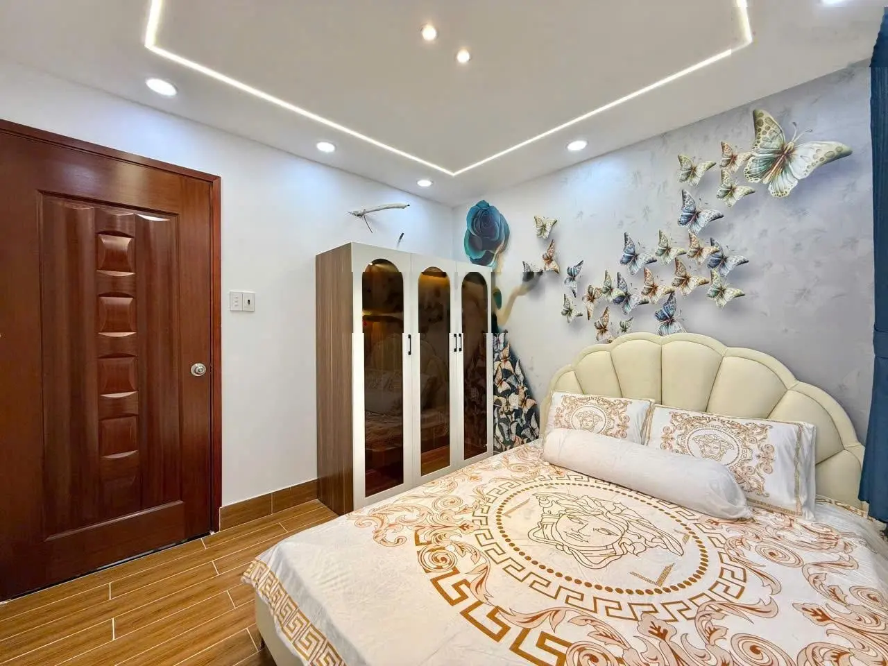 Nhà đẹp hẻm 1/, dưới 3 tỷ, hẻm trước nhà 6m, nhà trống, full nội thất mới đẹp. Liên hệ: 0906 435 ***