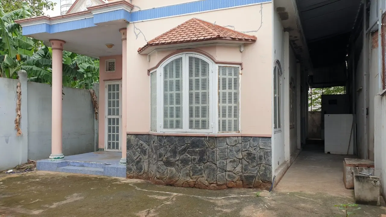 Bán gấp nhà + kho DT 300m2 (10x30) hẻm Tân Xuân 1, gần UBND xã Tân Xuân
