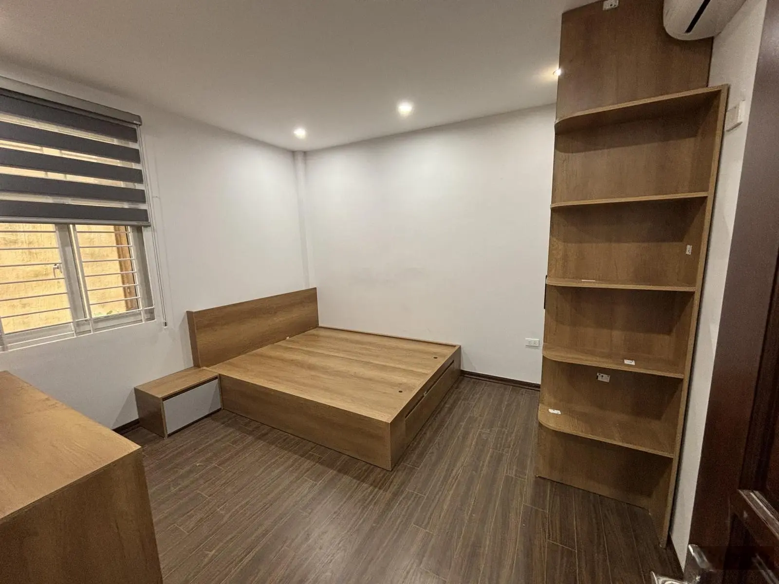 Nhà vũ tông phan ô tô đỗ cửa - lô góc chói sáng 52m2 x 5 tầng x 8.85 tỷ