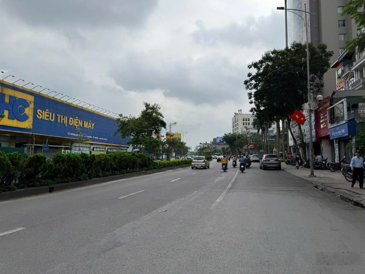 Cần bán nhà mặt phố Nguyễn Văn Cừ Long Biên Hà Nội