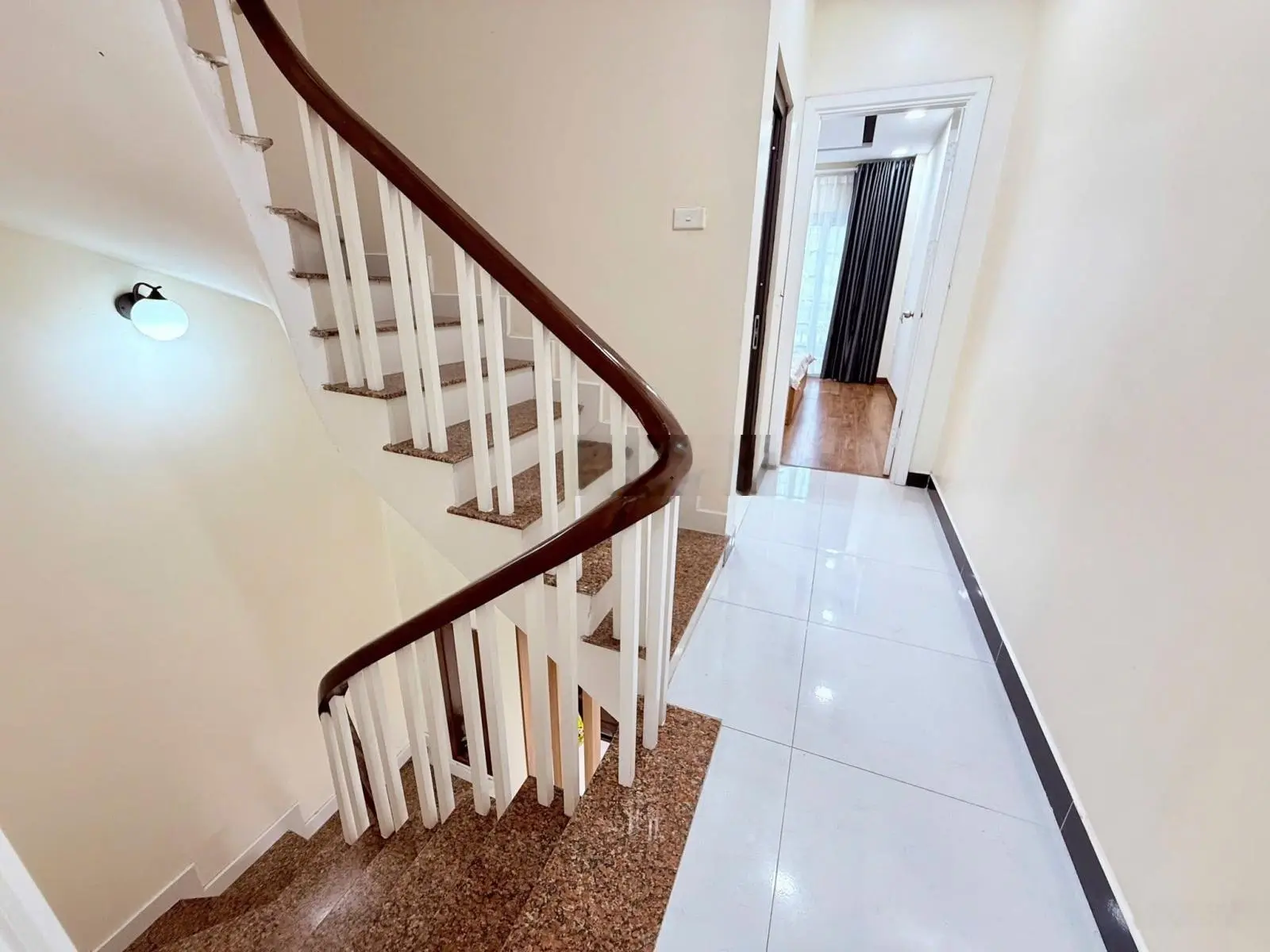 Bán nhà Phương Canh cạnh Trịnh Văn Bô - ô tôo đỗ cửa 50m2 - 4 tầng, full nội thất - giá 6.x tỷ
