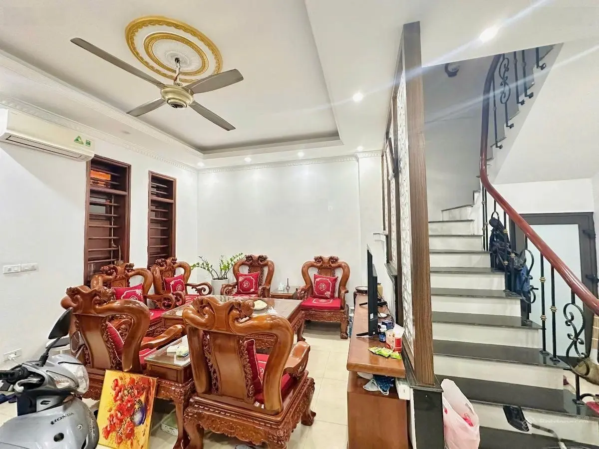 Phố VIP! Trần Thái Tông - Ngõ thông - Gần công viên - sát 9 trường Đại học 40m2*5T, hơn 7 tỷ!