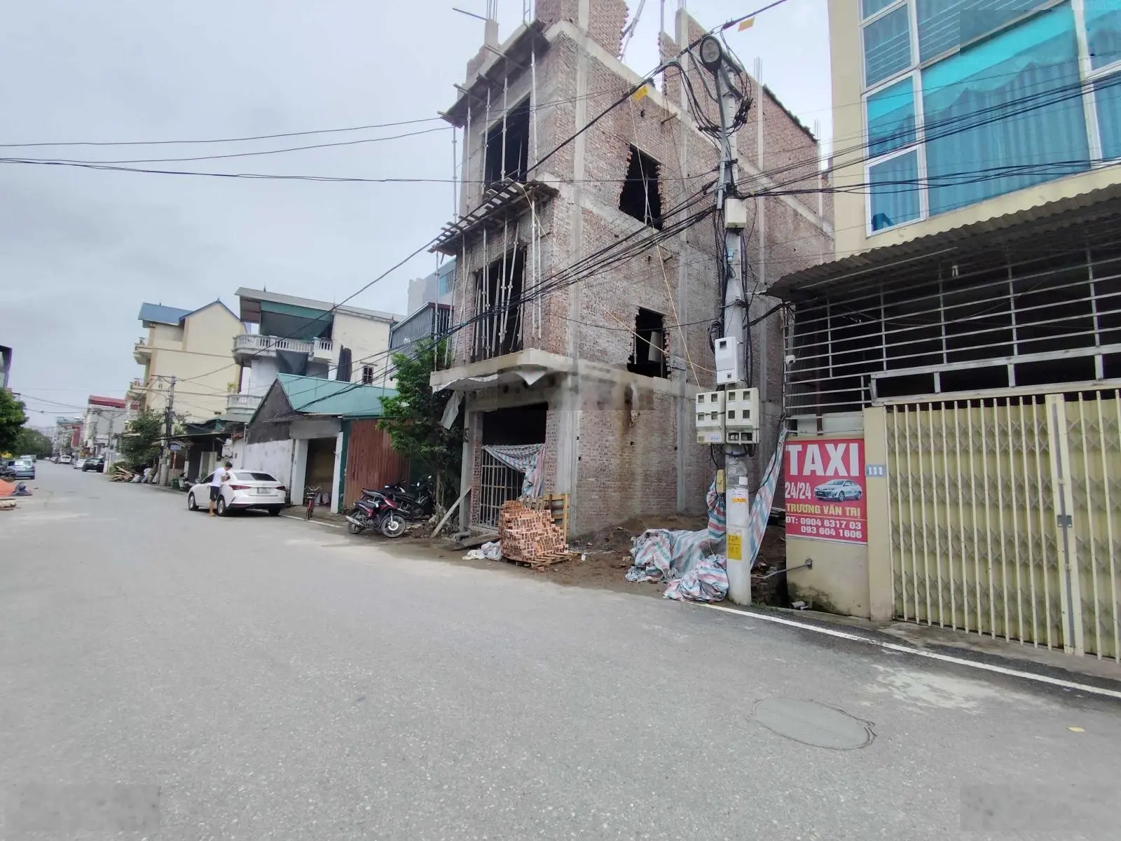 Bán nhà phố văn phòng DT đất 63.7m2 xây 6.5 tầng đường rộng 13m ngay ĐL Thăng Long, view đẹp. Sổ đỏ