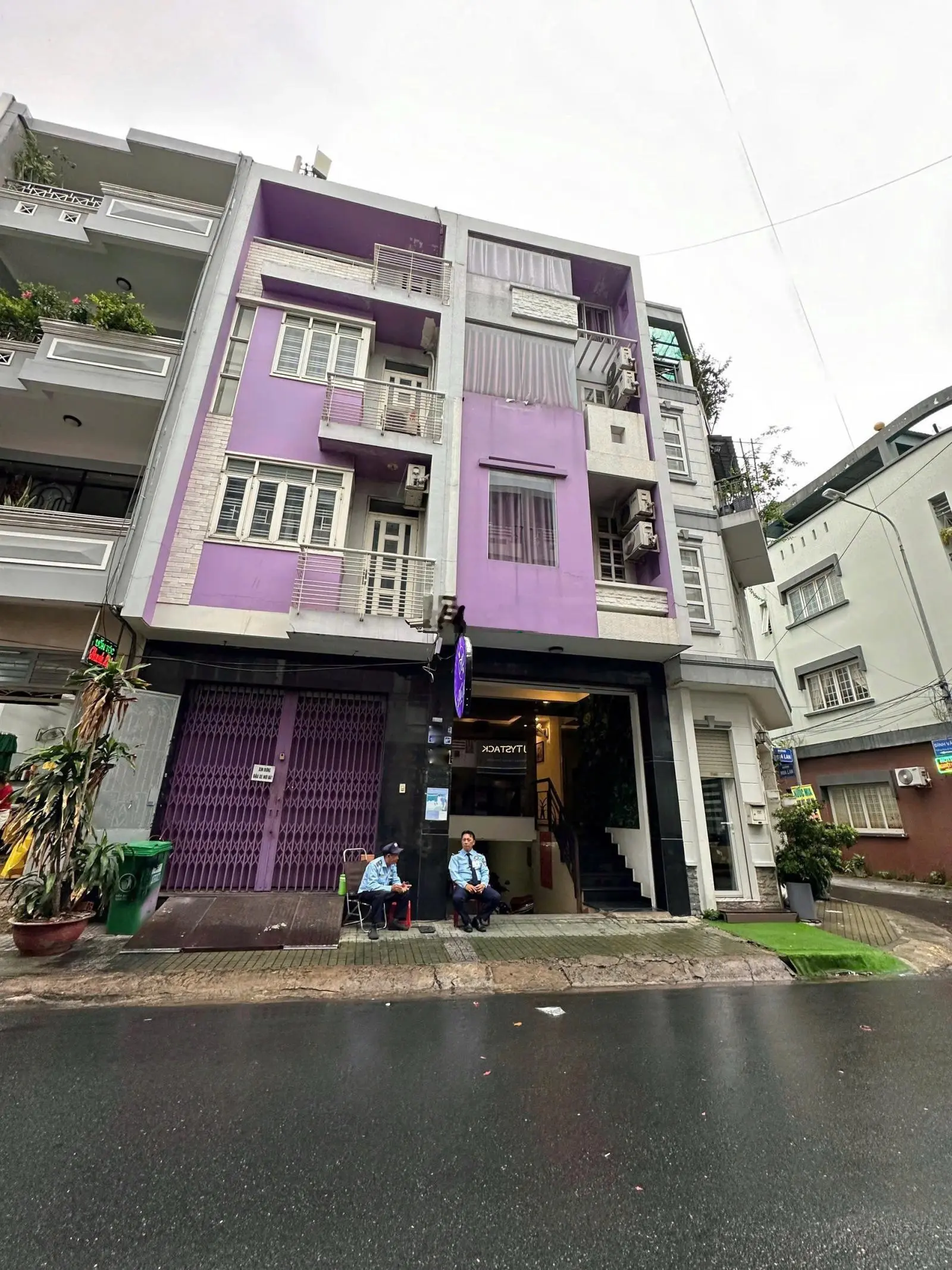 Chỉ còn 21 tỷ ! Bán gấp nhà mặt tiền khu phố Phan Xích Long - Hầm 4 Tầng - HĐT: 68 Triệu / tháng.