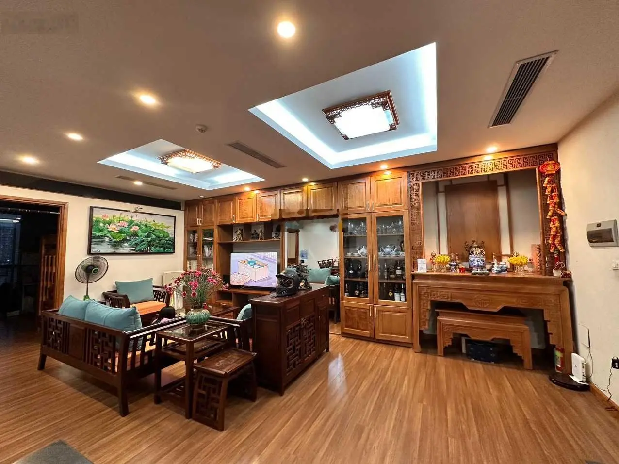 Bán gấp ! 170m2, 4pn, giá chỉ 12 tỷ. cửa đông nam, nt cao cấp, vị trí thuận lợi. lh: 0343,202.831
