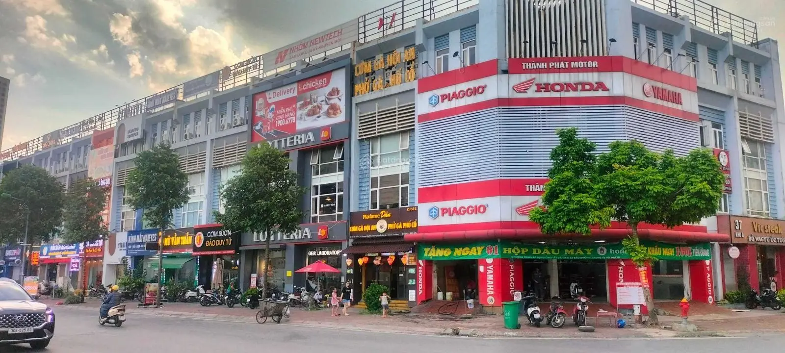 Siêu kinh doanh Văn Quán Hà Đông 90m2 5 tầng giá trên 10 tỷ, thang máy, vỉa hè, ô tô tránh