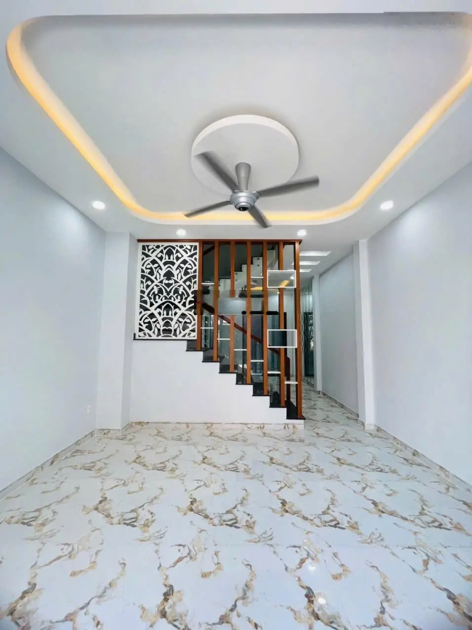 Bán nhà đẹp 1 trệt 2 lầu ngay sát Vinhome Quận 9, Cách Vinhome 200m. Sổ hồng riêng