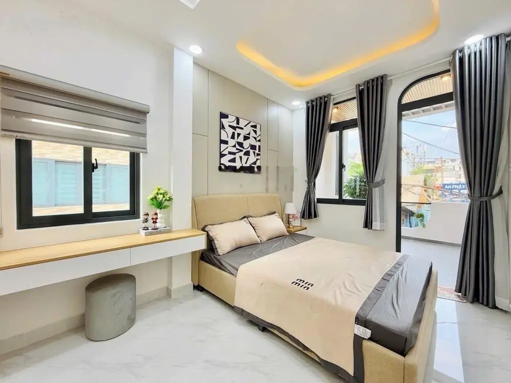 Cách chợ Bà Chiểu 1Km. Nhà mới 2 tầng. 3 phòng. 66m2 (Nở hậu). Dài 24m. HXT đỗ cửa. Nhỉnh 7Tỷ