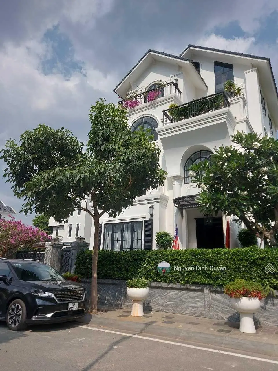 Biệt thự ngay công viên - hầm 3 lầu DT: 8 x 20m - đường Cao Đức Lân - Quận 2 - chỉ 31,5 tỷ