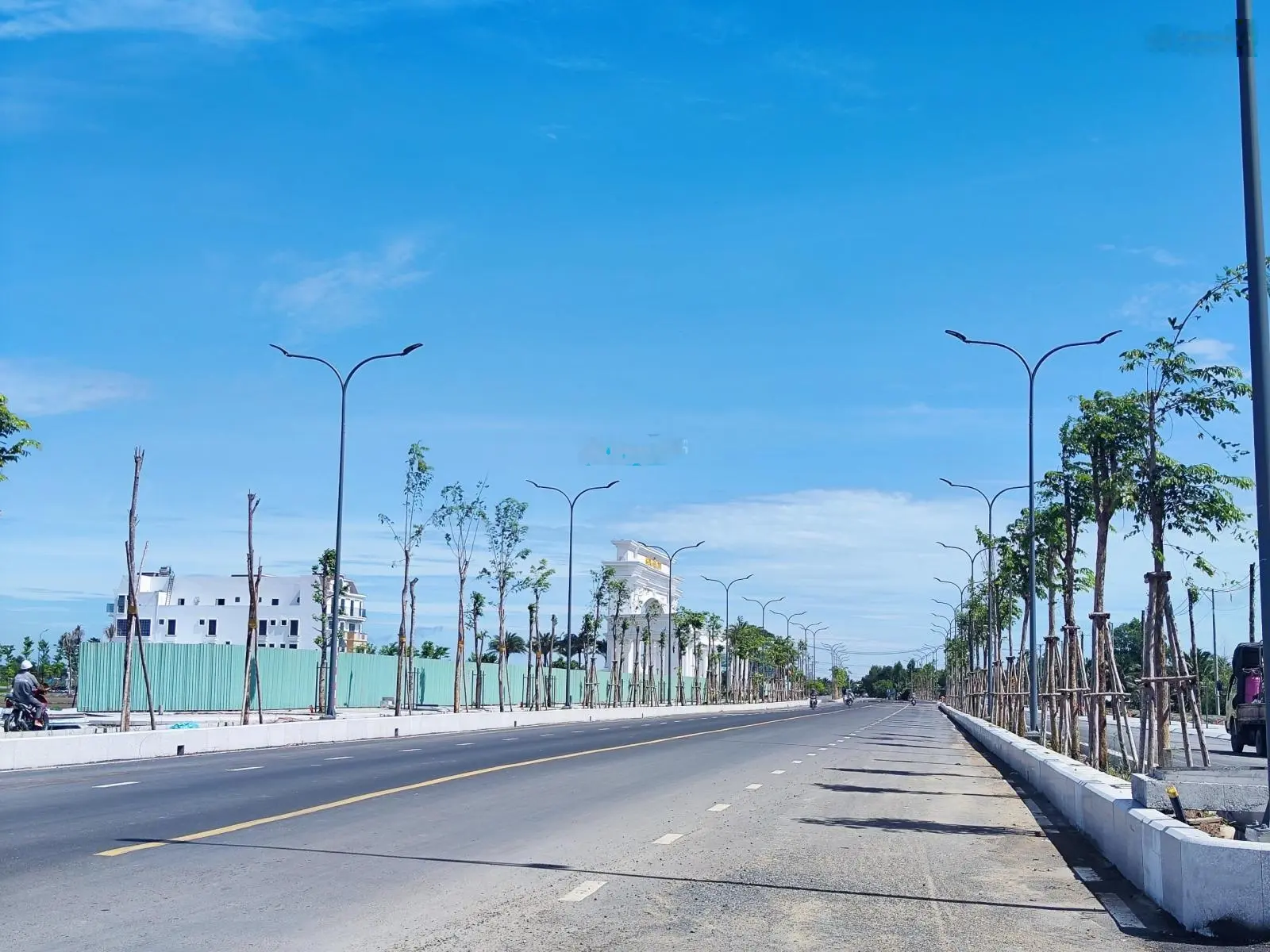 Bán nhà mặt tiền đường ĐT818 thị trấn Thủ Thừa ngay trung tâm hành chính mới trả trước chỉ 390tr