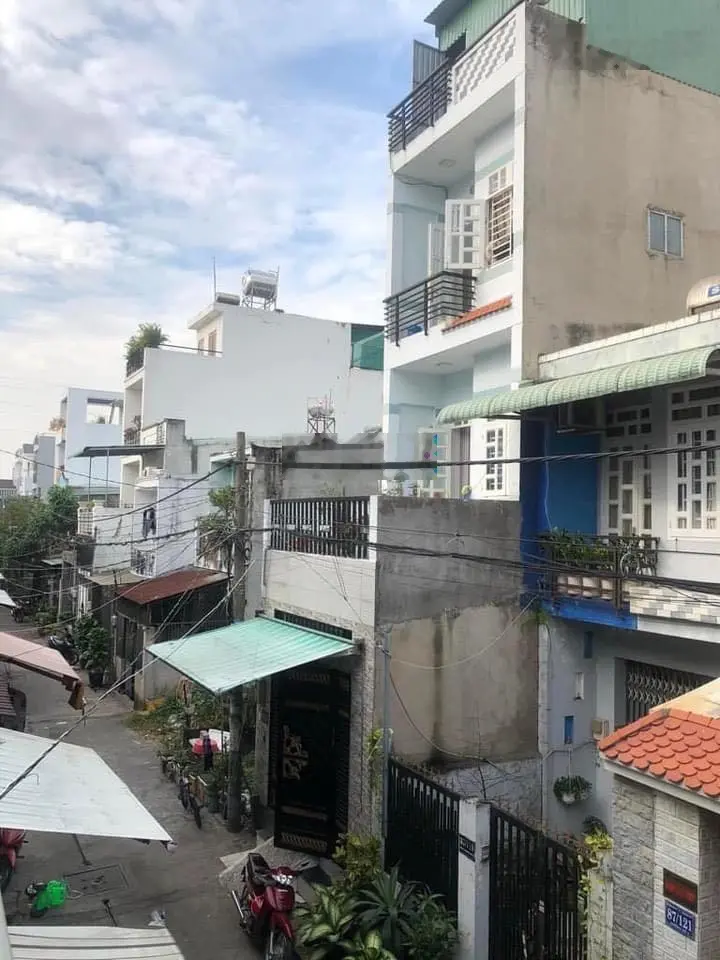 Bán nhà Bình Tân, sát bên Aeon Tân Phú, Celadon City, DT 4.7x8, 1 lầu, hẻm 5m. Giá 2.9 tỷ